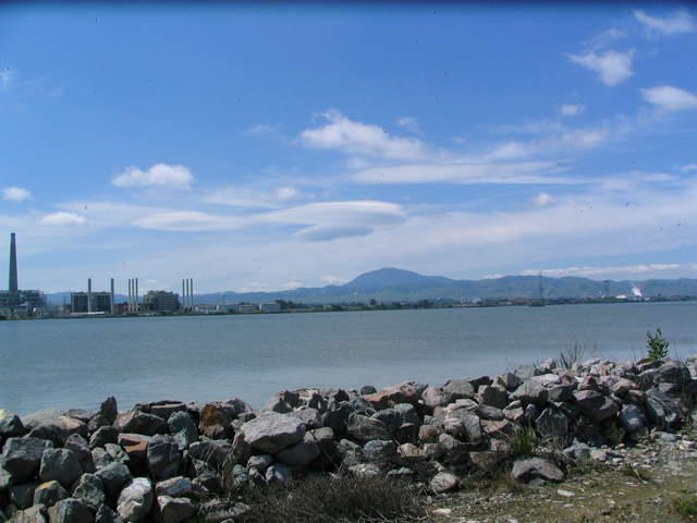 Long view of Mt Diablo across the river lenticular clouds