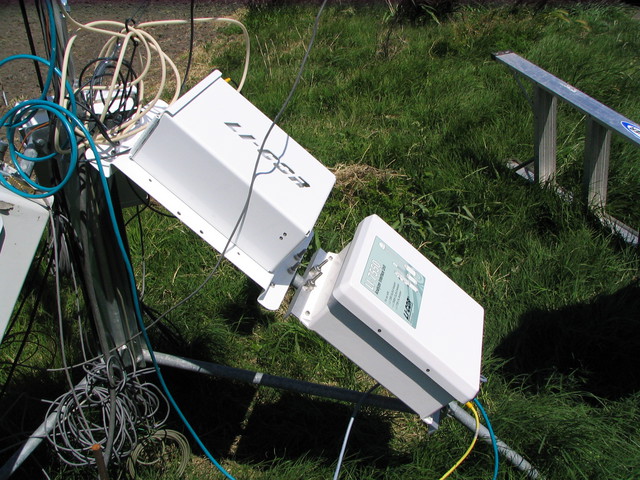 Wash reservoir and 7500 data logger box