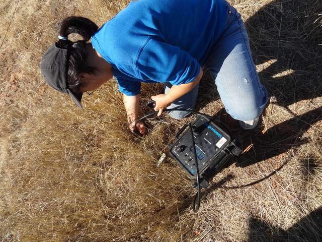 Siyan doing Moisture Point measurements