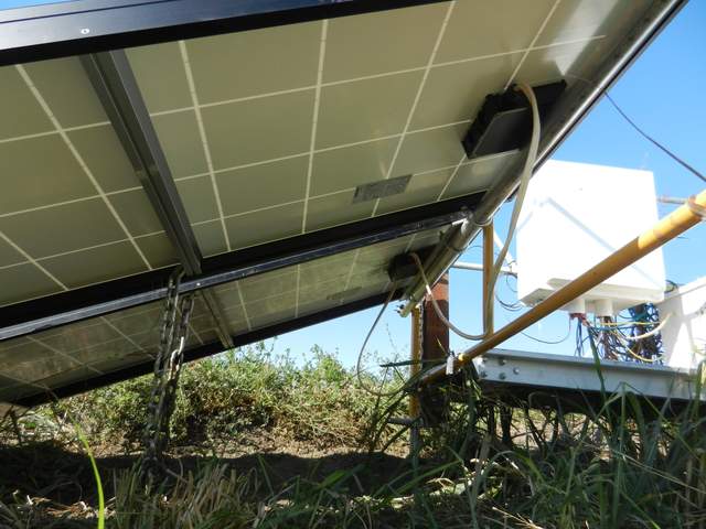Mounting and security chain on the back side of the solar panels