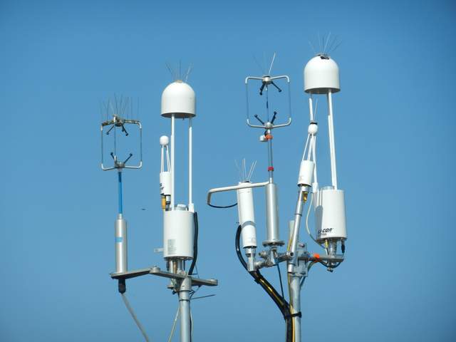 Two sets of eddy instruments for the Ameriflux intercomparison