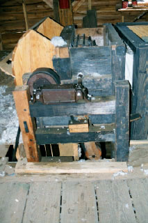3GinHouse.jpg (30919 bytes)
