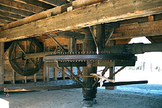 7GearWheel4.jpg (34615 bytes)